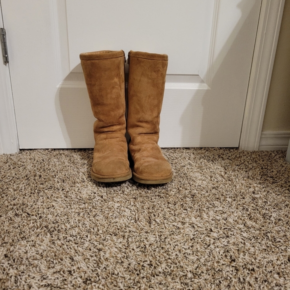Final Sale! UGG Boots 👢 Size 8 - Picture 3 of 4
